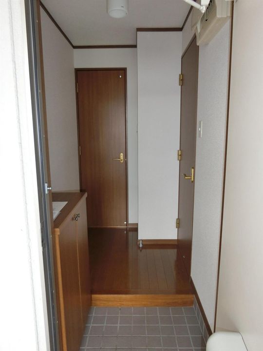 トレヴィアン桜井の玄関