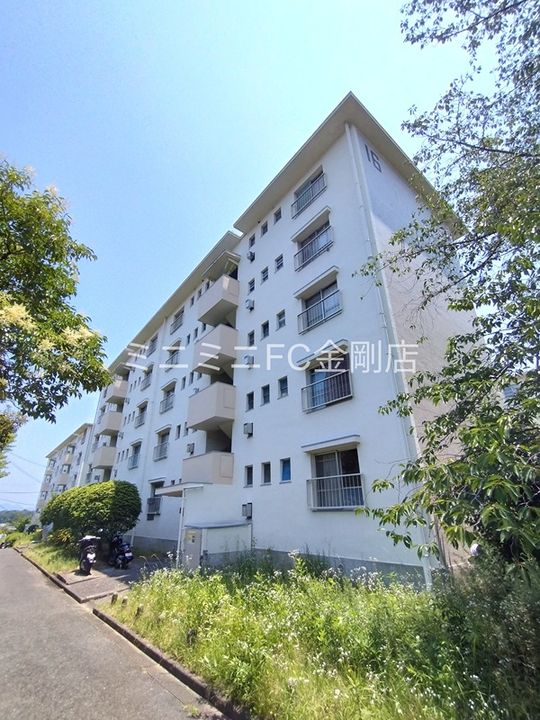 狭山住宅16号棟の外観