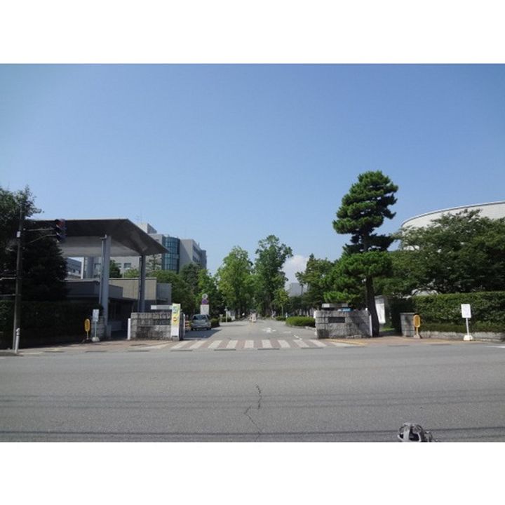 スカイヒルズの周辺