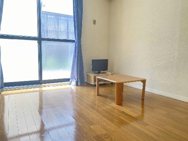 レオパレスつよしの居間