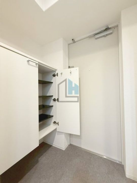 セレニテ本町東リアンの玄関