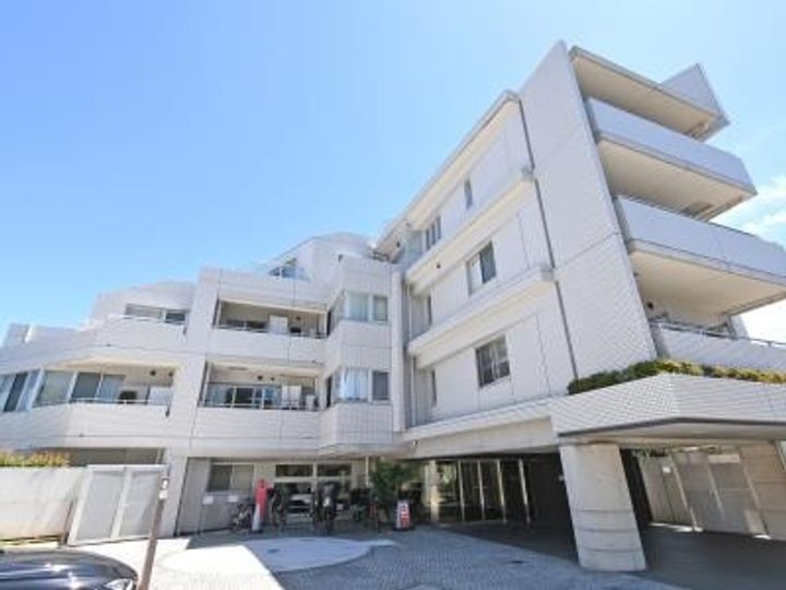 コスモリード南麻布の外観