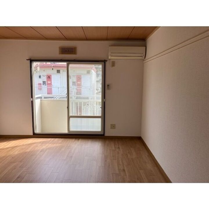 ダイサンコーポ102(宝石台)の居間