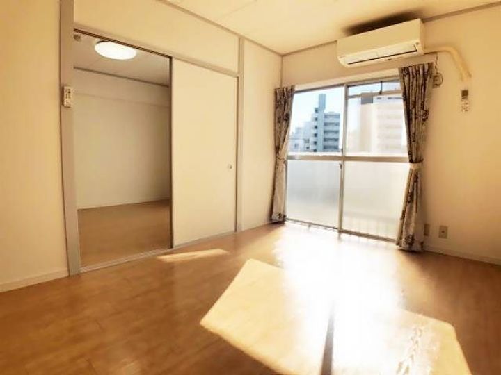 セントール原の居間