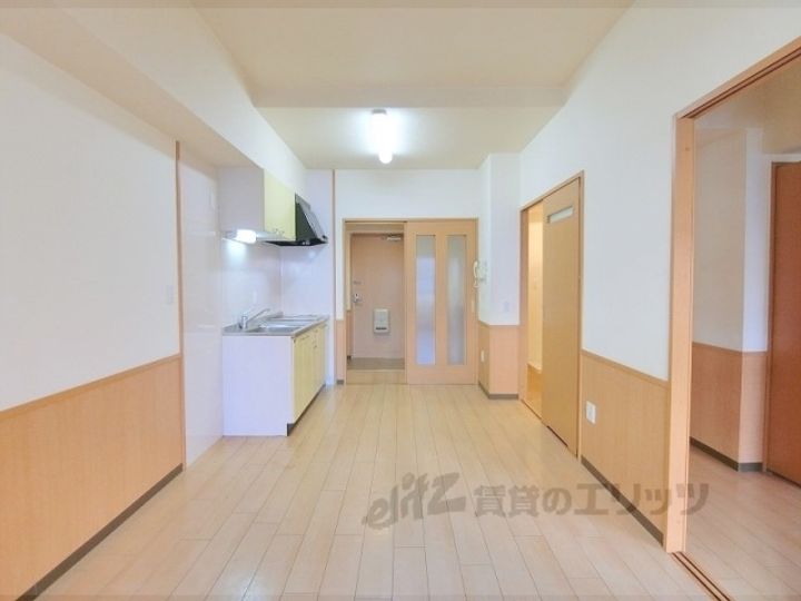 ルミノーサ三条小川の居間