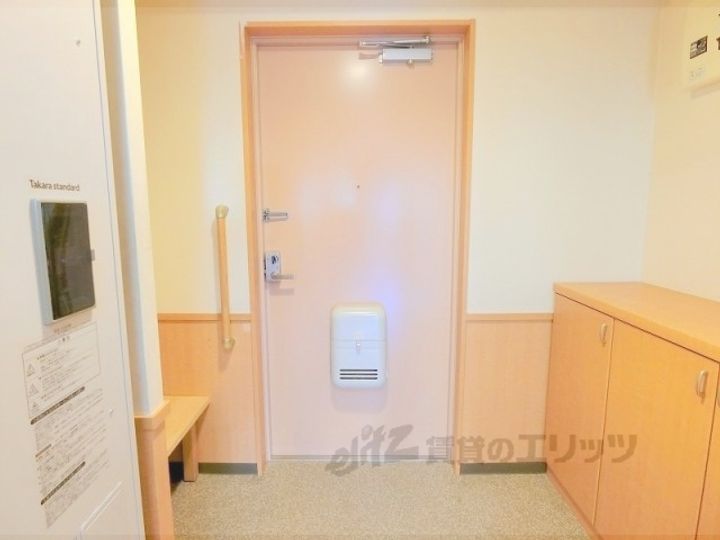 ルミノーサ三条小川の玄関