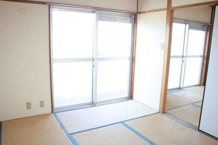 西山ハイツの居間