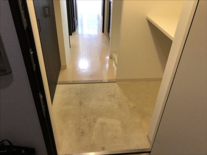 エステムプラザ神戸三宮ルクシアの玄関