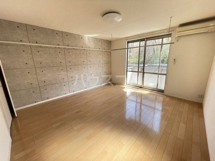 ヒルセゾンAの居間