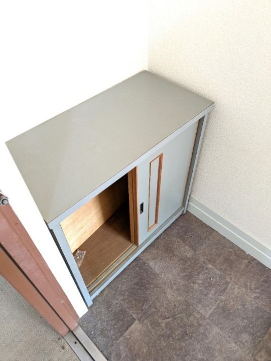 アベニューF1の玄関