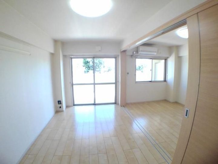 オーブ アビタシオンの居間