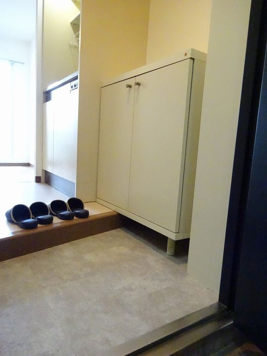 東京都世田谷区世田谷3(マンション)の賃貸物件の玄関