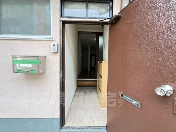 コンフォート磯島(旧コンフォールハイツ御殿山)の玄関