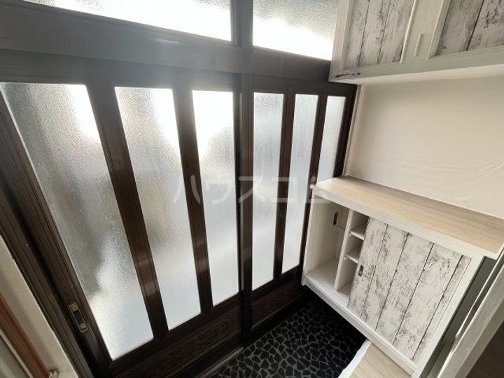 埼玉県越谷市柳町(一戸建)の賃貸物件の玄関