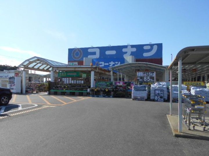 エクセラン・トレスの周辺