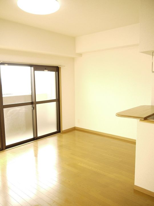 アーバンヒルズ城山1号館の居間