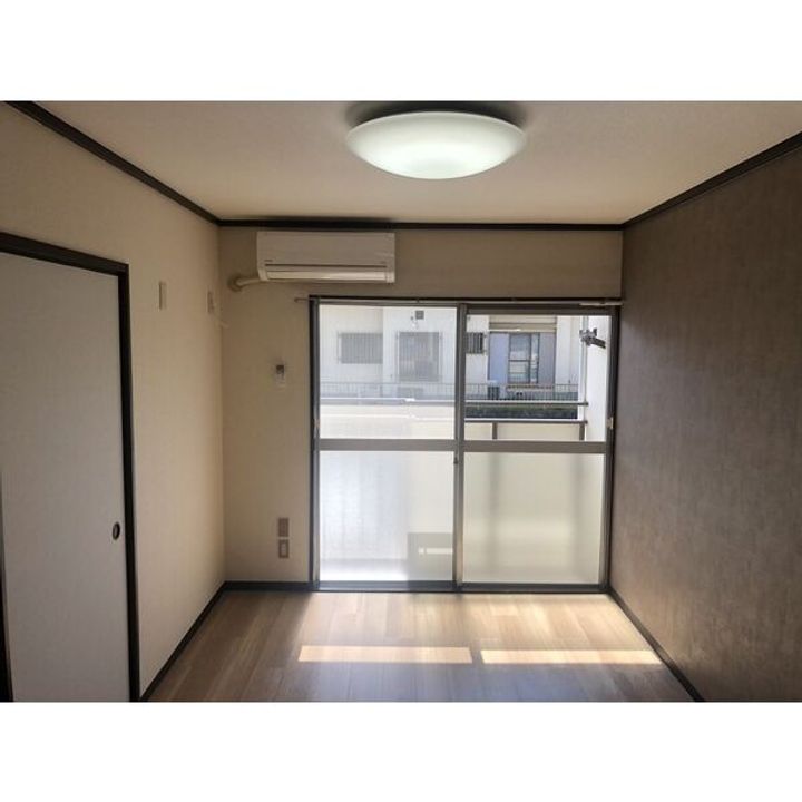 タウニィ山本B棟の居間