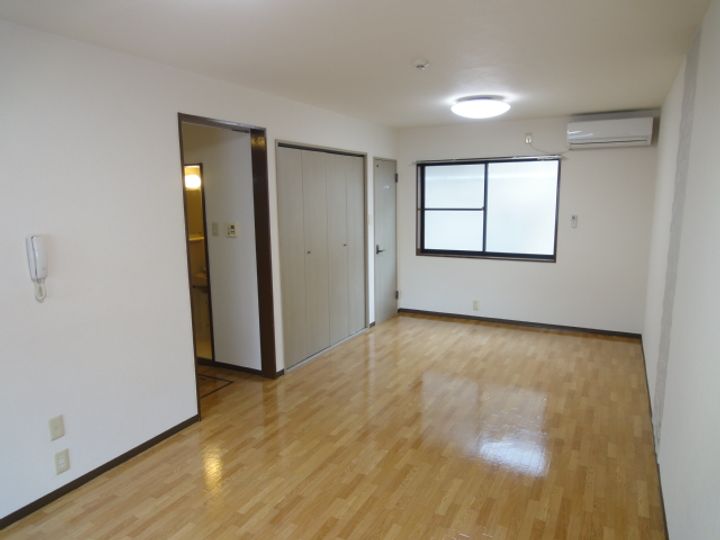 ベルハイル新家の居間