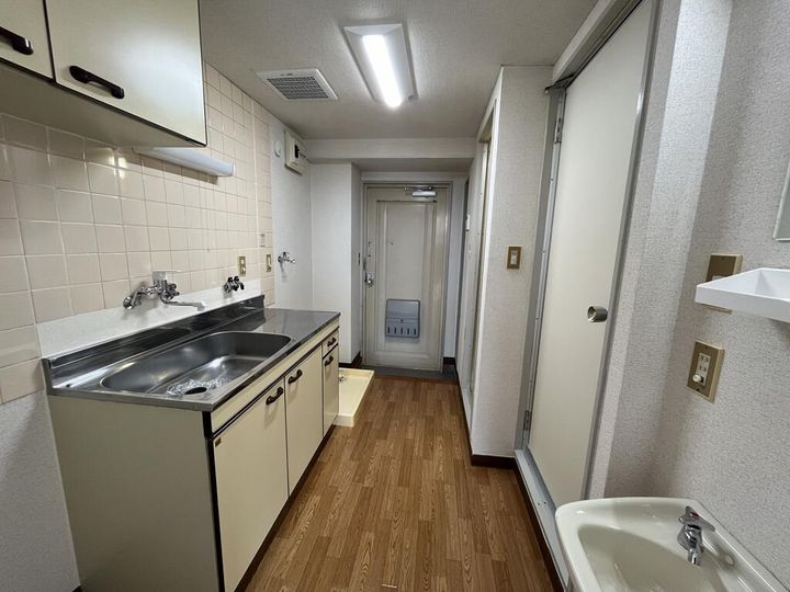 バイクガレージ付き1K 名取市のキッチン