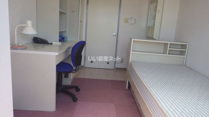 ドーミー赤池の居間