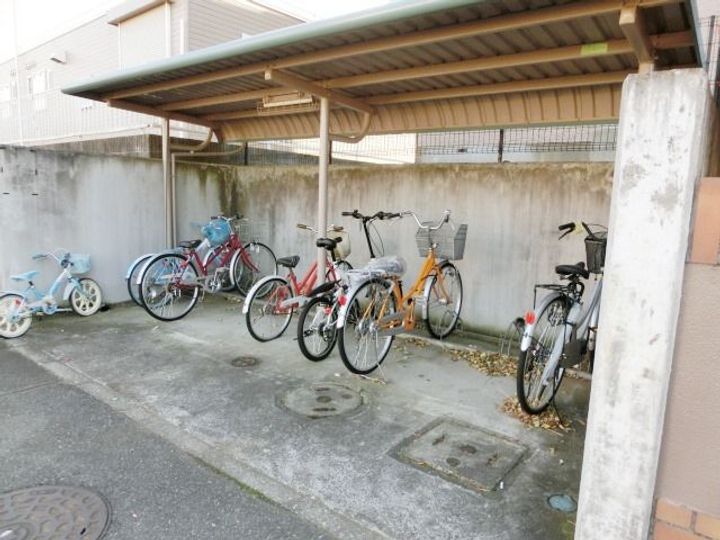 ロイヤルハウスBの地図