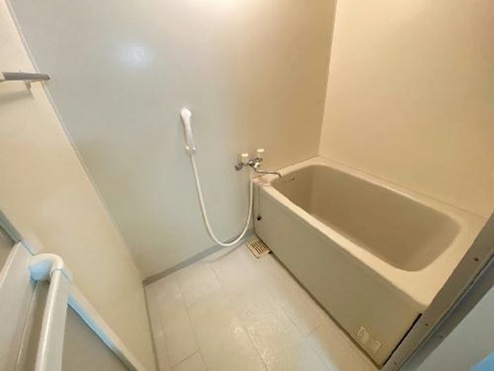 レオパレスつよしの風呂