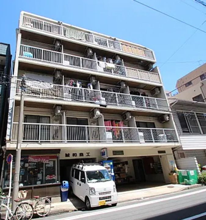 サンレイクマンションの外観