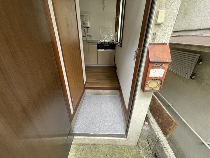 張替荘の玄関