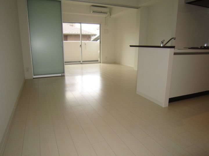 グランデール中広の居間