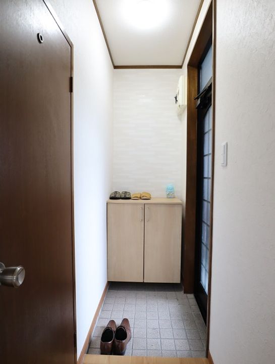 ハイツメイフラワーBの玄関