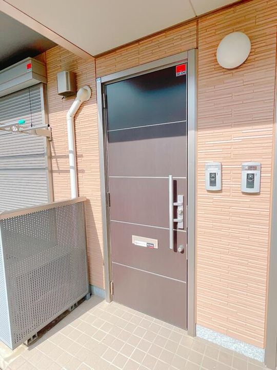 ファミーユAの玄関