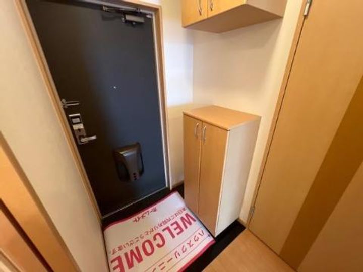 ルーエンビレッジ C棟の玄関