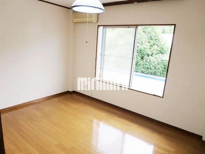 サンライズ北原の居間