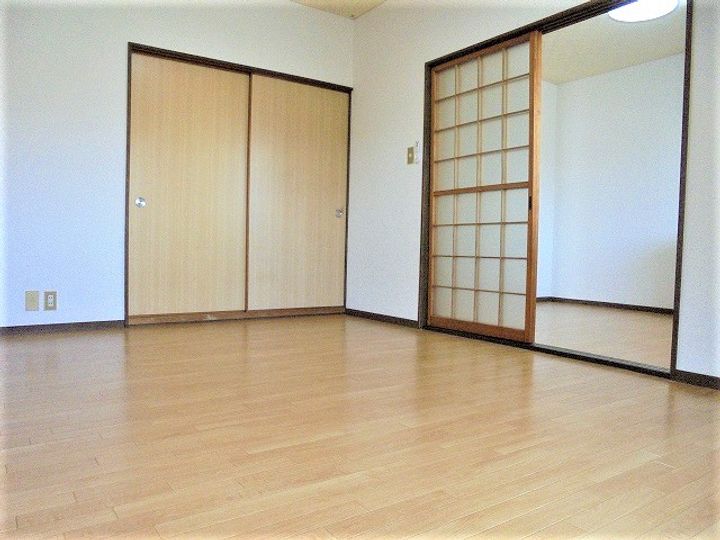 カーサムラカミの居間