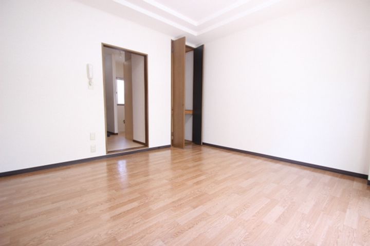 ユースハイム清水の居間