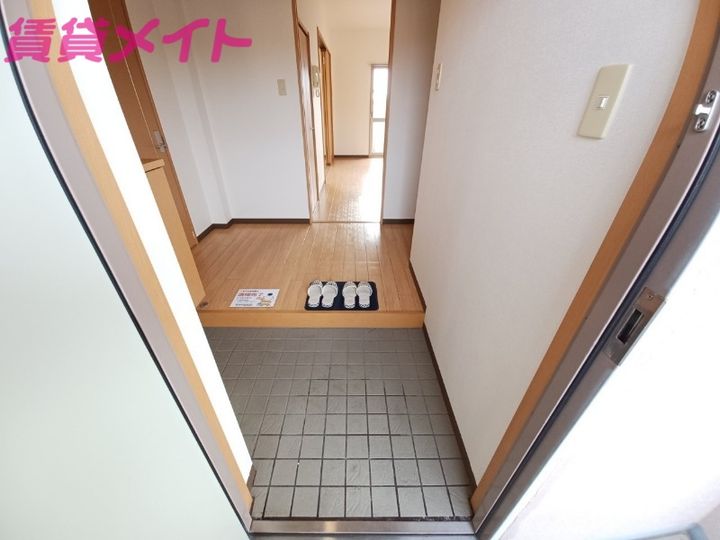 ルミエール栄の玄関