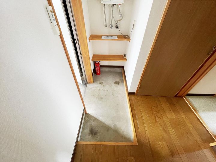 サンハイツ八幡田の玄関