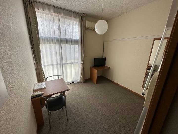 レオパレスコンフォートヒルズの居間