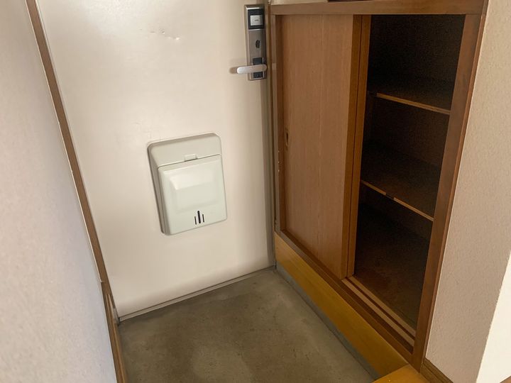 コーポラス萩の玄関