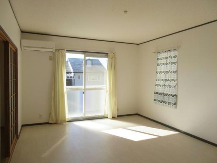 ハイツジュエルDの居間