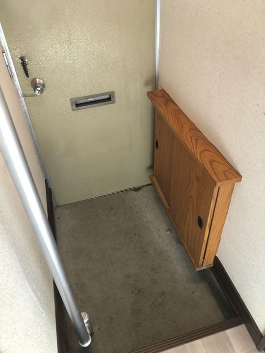 香登マンションの玄関