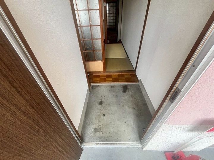 大阪府枚方市伊加賀本町(アパート)の賃貸物件の玄関