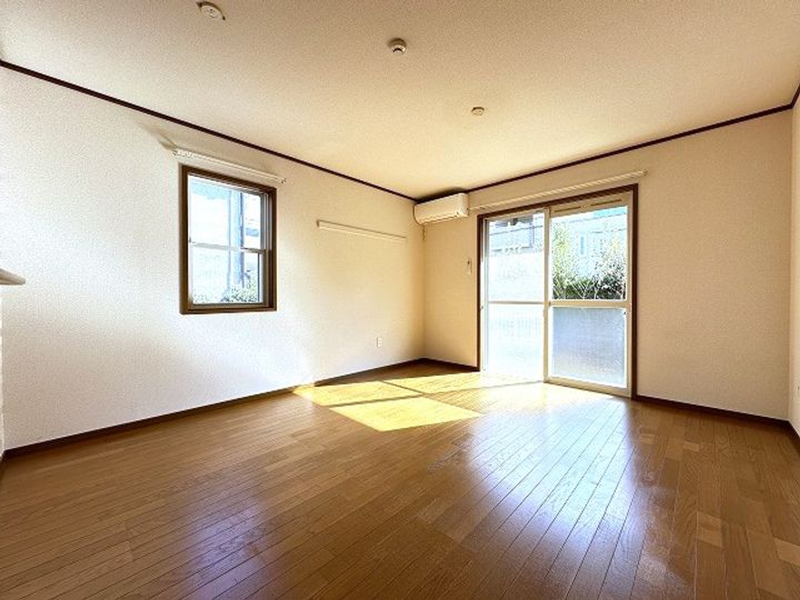 神奈川県川崎市麻生区千代ケ丘2(一戸建)の賃貸物件の居間