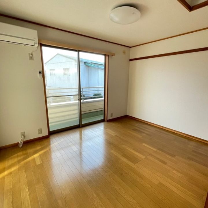 深町ハイツの居間