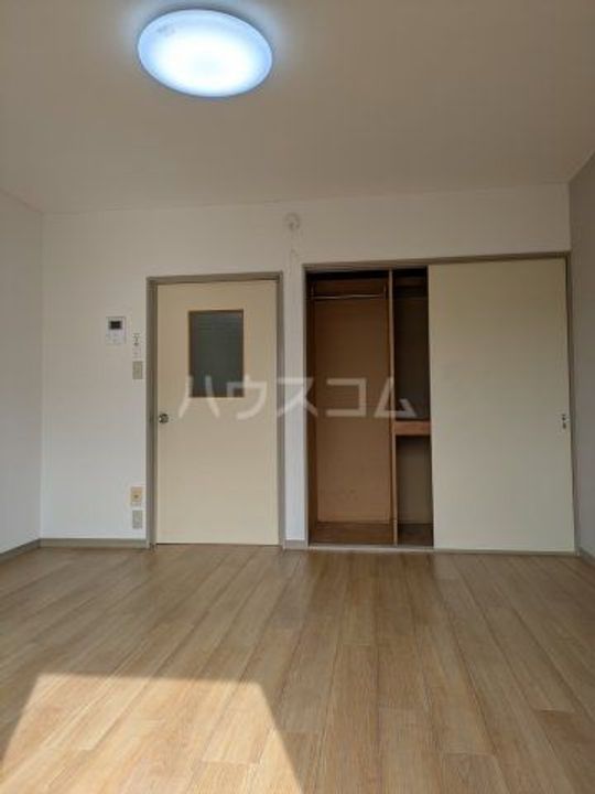 シャルム・グリーンIIの居間