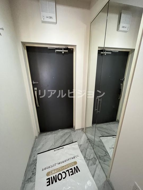 シャレール広尾 2号棟の玄関