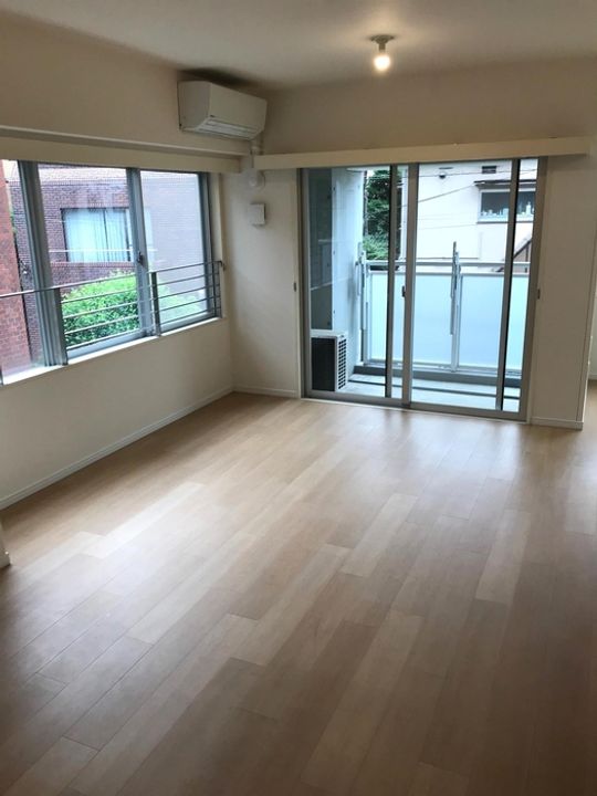 シャレール広尾 2号棟の居間