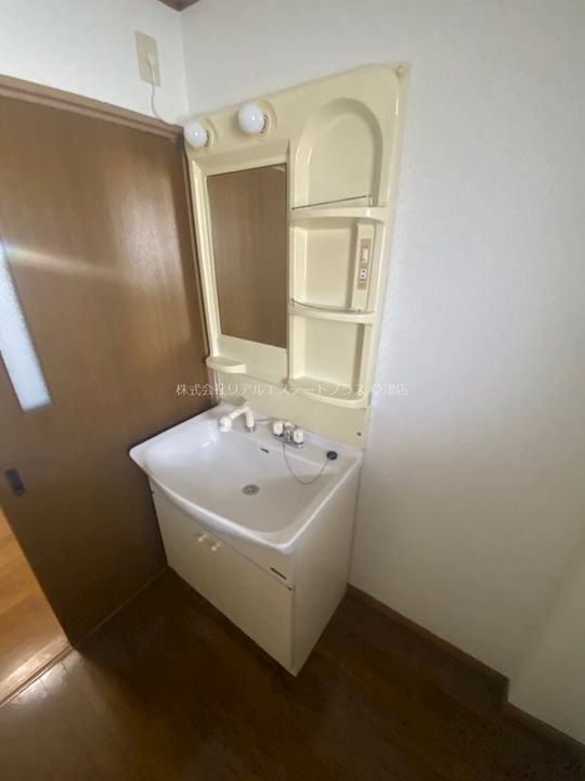 ホワイトレークの内装