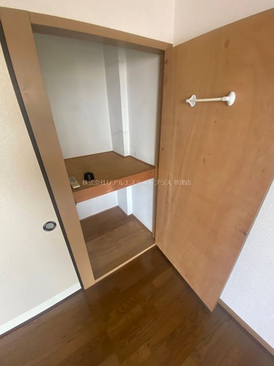 ホワイトレークの内装