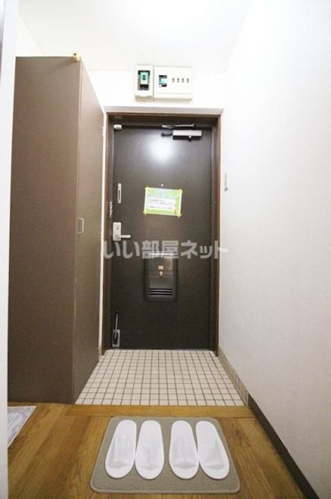 静岡県裾野市御宿(マンション)の賃貸物件の玄関